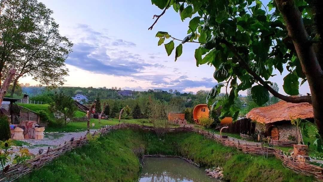 Valea Celor Doisprezece Hotell Piriu Dobreni Exteriör bild